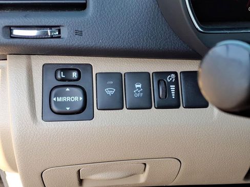 Used 2011 Toyota Highlander 4WD w/ Tow Pkg image 15