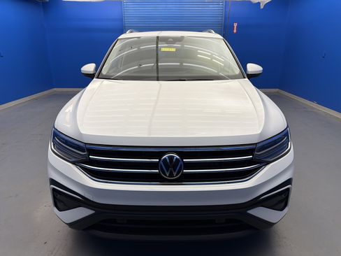 Certified 2023 Volkswagen Tiguan SE w/ Panoramic Sunroof Package image 3
