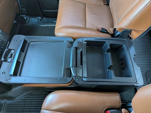Used 2017 Toyota Sequoia Platinum AWD/4WD image 46