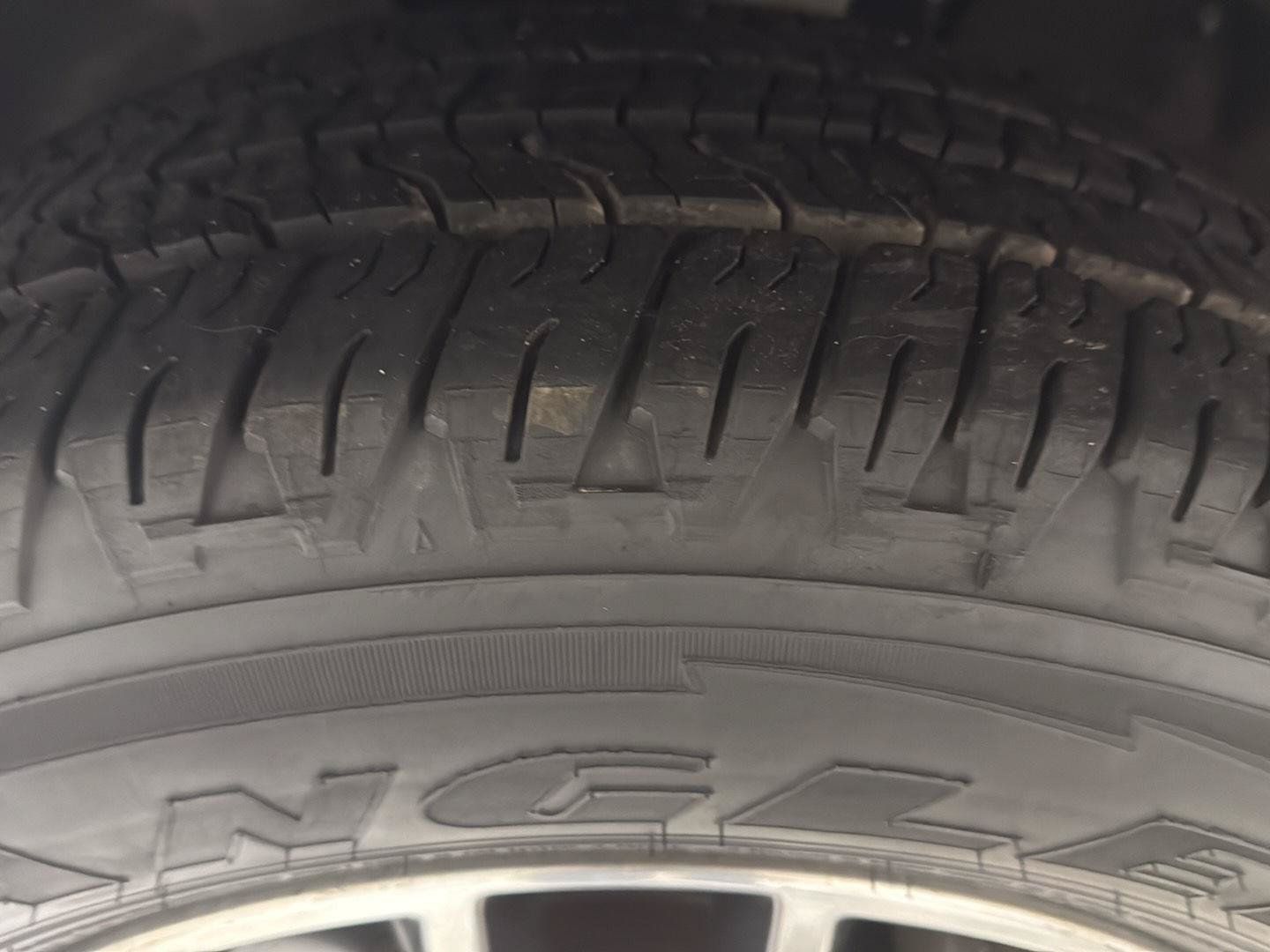 Used 2019 Jeep Grand Cherokee Laredo w/ 18" Wheel & 8.4" Radio Group AWD/4WD image 8