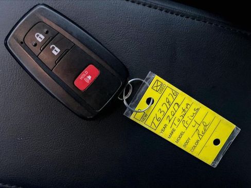 Used 2017 Toyota Prius Four w/ Advanced Technology Package FWD image 11