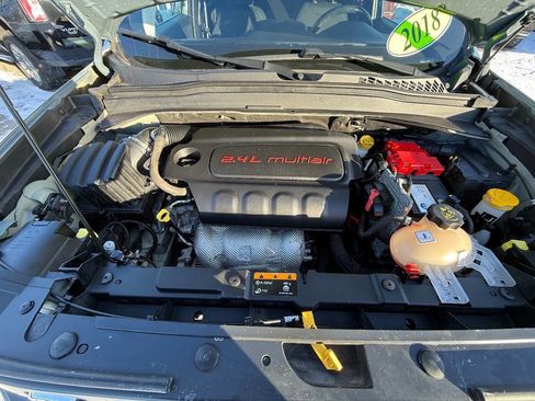 Used 2018 Jeep Renegade Latitude w/ Cold Weather Group image 18