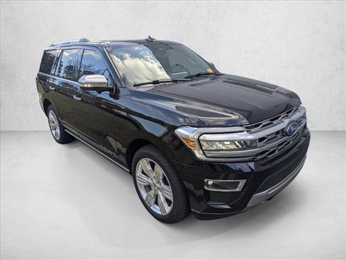 Used 2024 Ford Expedition Platinum image 3