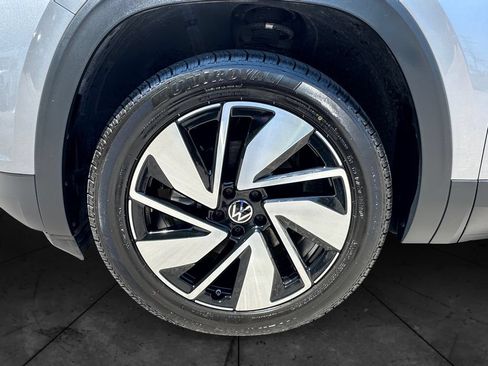 Used 2025 Volkswagen Atlas SE AWD/4WD image 14