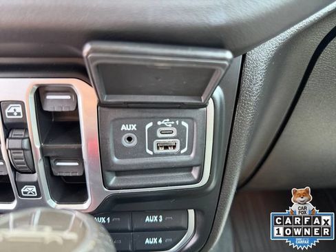 Used 2025 Jeep Gladiator Mojave AWD/4WD image 6