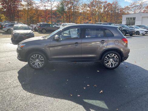 Used 2018 Mitsubishi Outlander Sport SE image 2