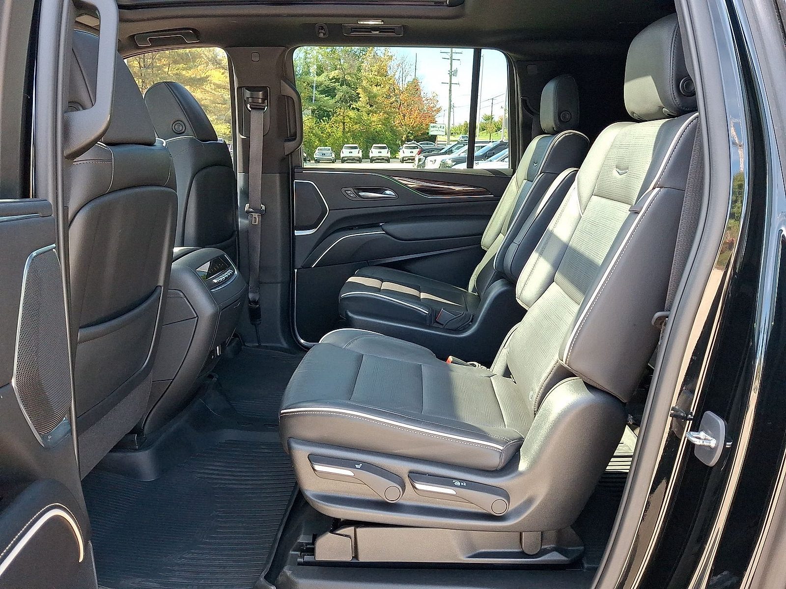 Used 2023 Cadillac Escalade ESV Premium Luxury AWD/4WD image 20