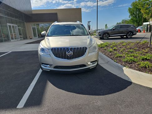Used 2015 Buick Enclave Leather w/ Trailering Package FWD image 2