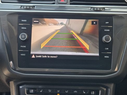 Used 2018 Volkswagen Tiguan SE FWD image 16