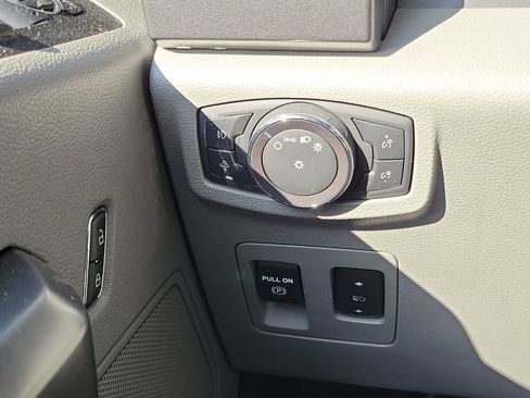 Used 2019 Ford F150 XLT w/ Equipment Group 302A Luxury image 13