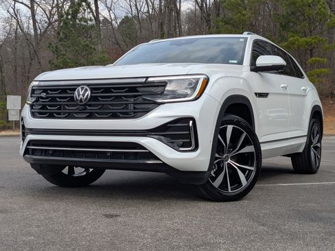 Used 2024 Volkswagen Atlas Cross Sport SEL Premium R-Line image 4