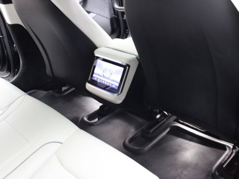 Used 2022 Tesla Model S Plaid image 5