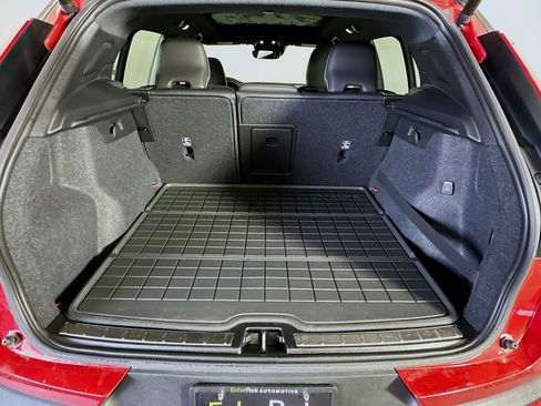 Used 2021 Volvo XC40 T5 R-Design w/ Protection Package Premier image 28