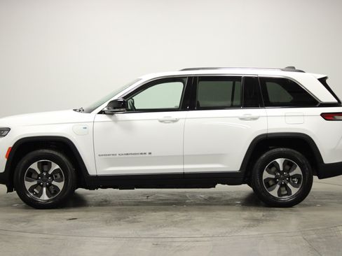 Used 2023 Jeep Grand Cherokee 4WD 4xe image 5