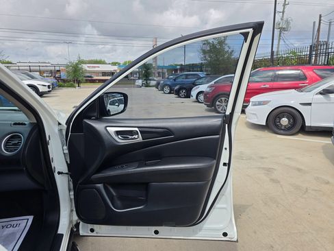 Used 2019 Nissan Pathfinder SV image 34