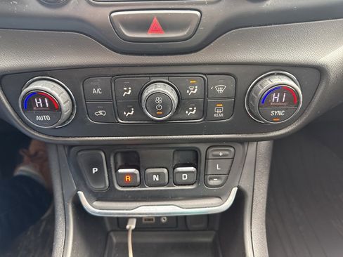 Used 2019 GMC Terrain SLE w/ Driver Convenience Package image 20