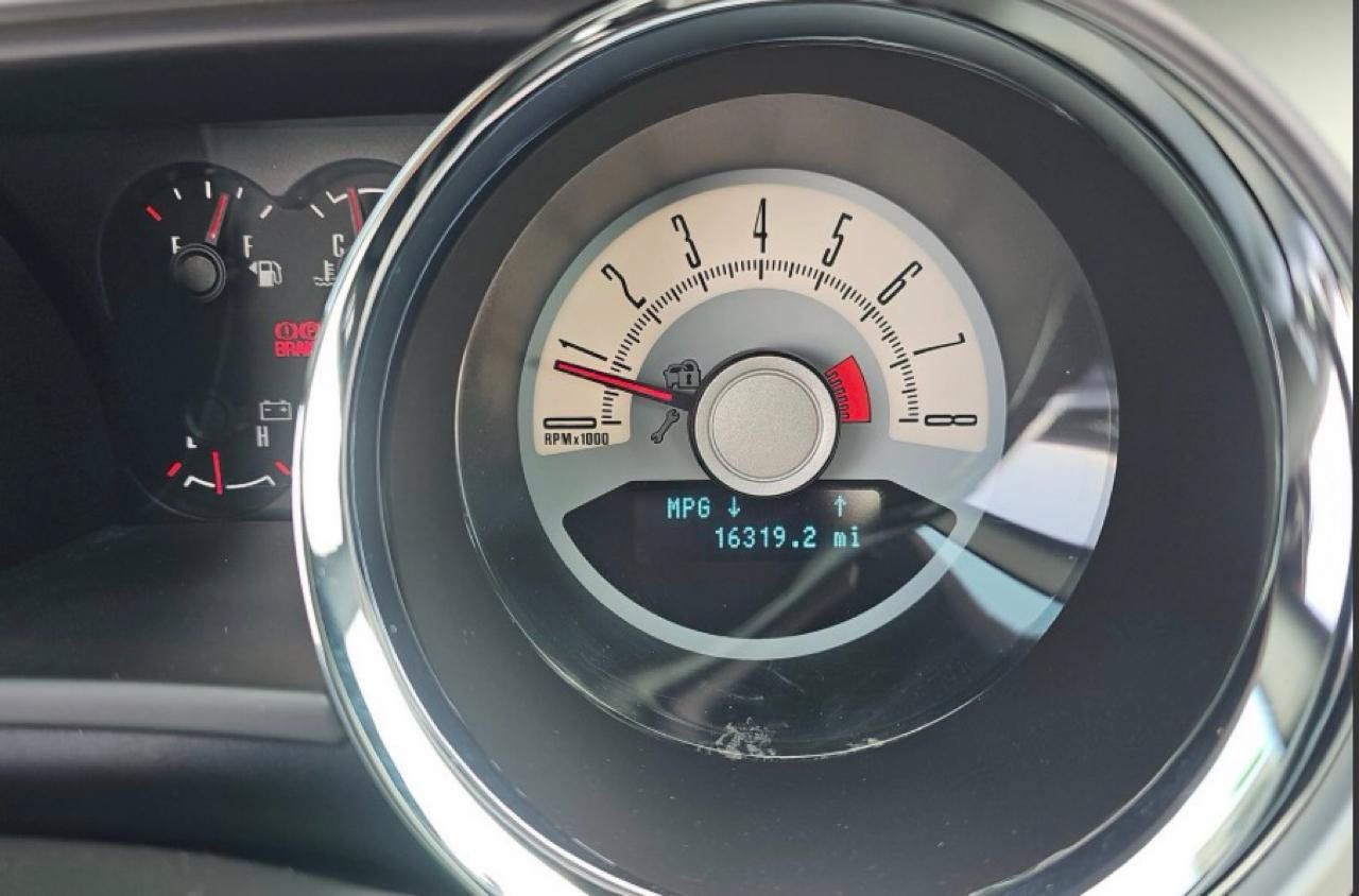 Used 2010 Ford Mustang GT RWD image 4