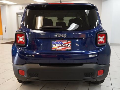Used 2017 Jeep Renegade Latitude w/ Cold Weather Group AWD/4WD image 10