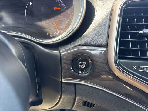 Used 2017 Jeep Grand Cherokee Overland image 25