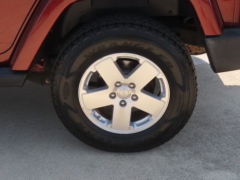 Used 2008 Jeep Wrangler Unlimited Sahara w/ Trailer Tow Group AWD/4WD image 17