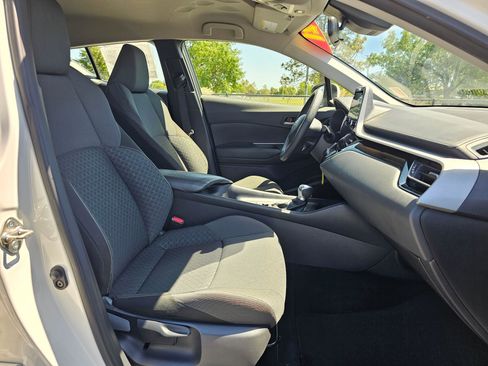 Used 2021 Toyota C-HR LE FWD image 10