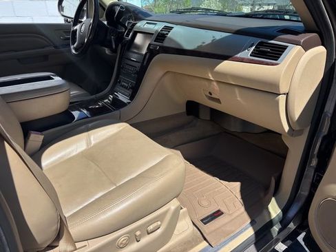 Used 2014 Cadillac Escalade ESV Premium AWD/4WD image 9