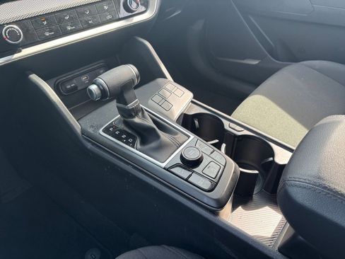 Used 2025 Kia Sportage LX image 40