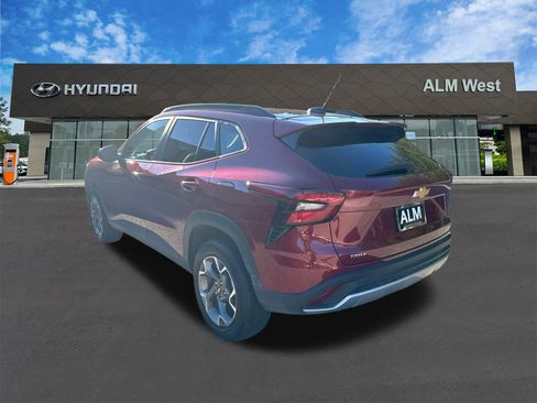 Used 2025 Chevrolet Trax LT w/ LT Convenience Package image 7