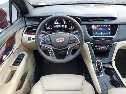 Used 2018 Cadillac XT5 Luxury w/ Driver Awareness Package image 36