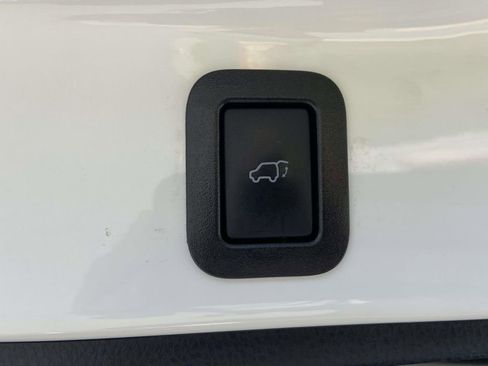 Used 2018 Toyota Highlander Limited FWD image 10