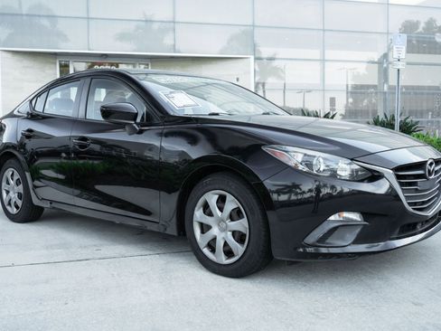 Used 2014 MAZDA MAZDA3 i Sport image 2