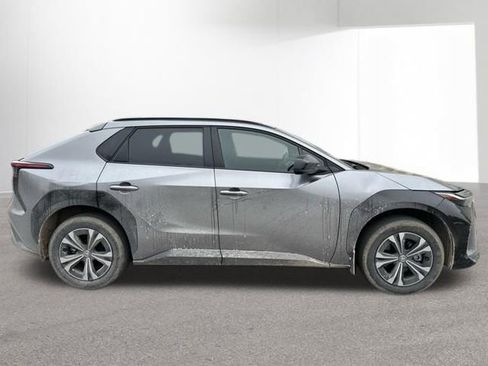 Used 2023 Toyota bZ4X XLE image 3