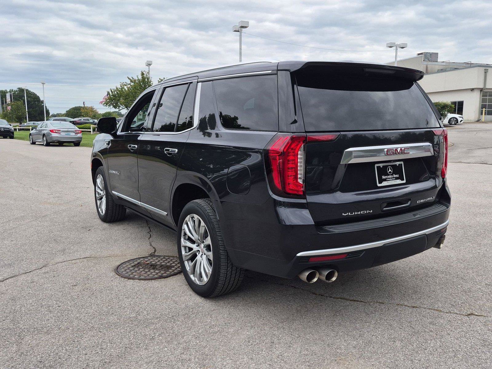 Used 2024 GMC Yukon Denali AWD/4WD image 3