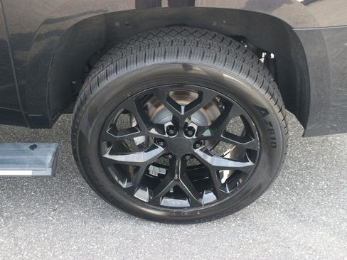 Used 2020 Chevrolet Suburban Premier w/ Premier Plus Edition AWD/4WD image 39