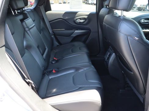 Used 2019 Jeep Cherokee Limited AWD/4WD image 23