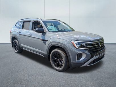 New 2025 Volkswagen Atlas Peak Edition SE