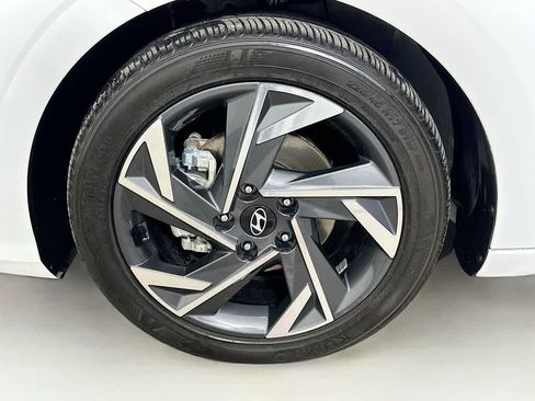 Used 2025 Hyundai Elantra SEL image 7