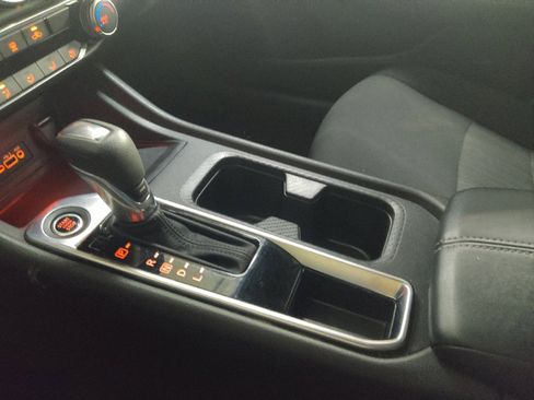 Used 2025 Nissan Sentra SV FWD image 26