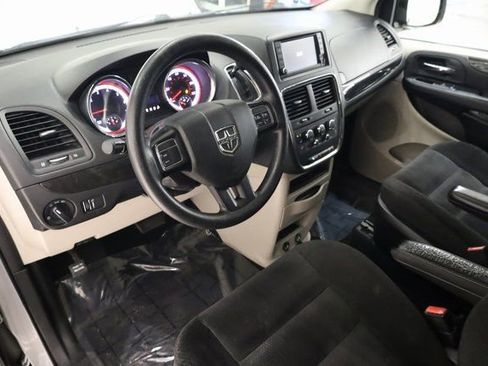 Used 2020 Dodge Grand Caravan SE image 12