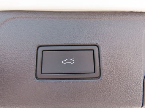 Used 2023 Volkswagen Atlas SE FWD image 13