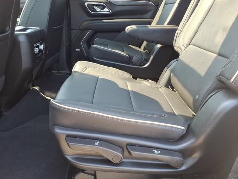 Used 2023 GMC Yukon SLT w/ SLT Premium Package AWD/4WD image 18