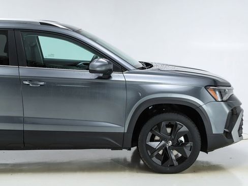 New 2026 Volkswagen Taos SE image 12