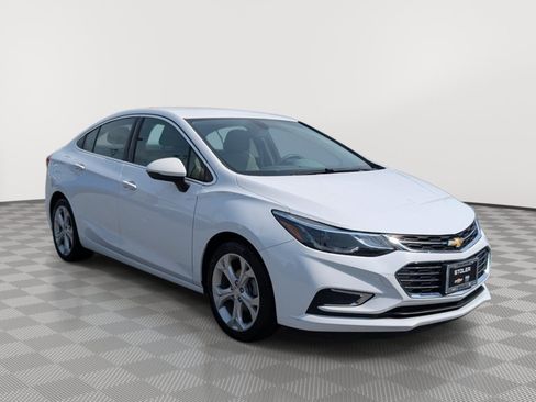 Used 2017 Chevrolet Cruze Premier FWD image 7