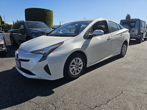 Used 2018 Toyota Prius One image 4