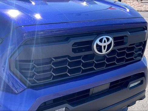 Used 2024 Toyota Tacoma TRD Sport AWD/4WD image 31