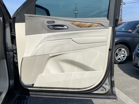 Used 2021 Cadillac Escalade Premium Luxury Platinum image 31