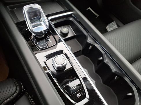 New 2026 Volvo XC60 B5 Ultra w/ Protection Package Premier AWD/4WD image 9