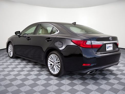 Used 2018 Lexus ES 350 w/ Ultra Luxury Package FWD image 3