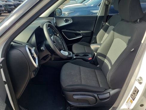 Used 2020 Kia Soul LX FWD image 21