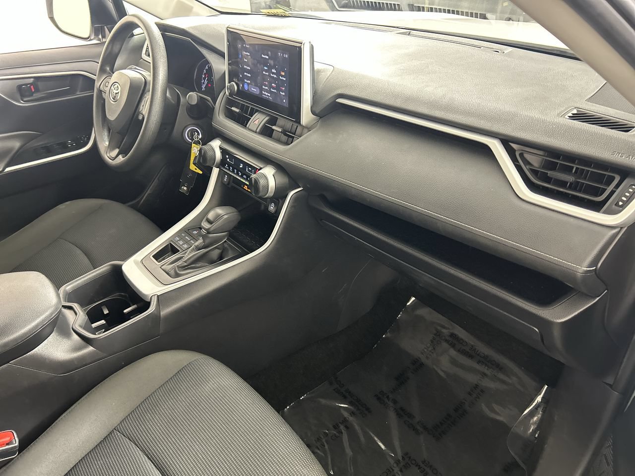 Used 2025 Toyota RAV4 LE AWD/4WD image 27